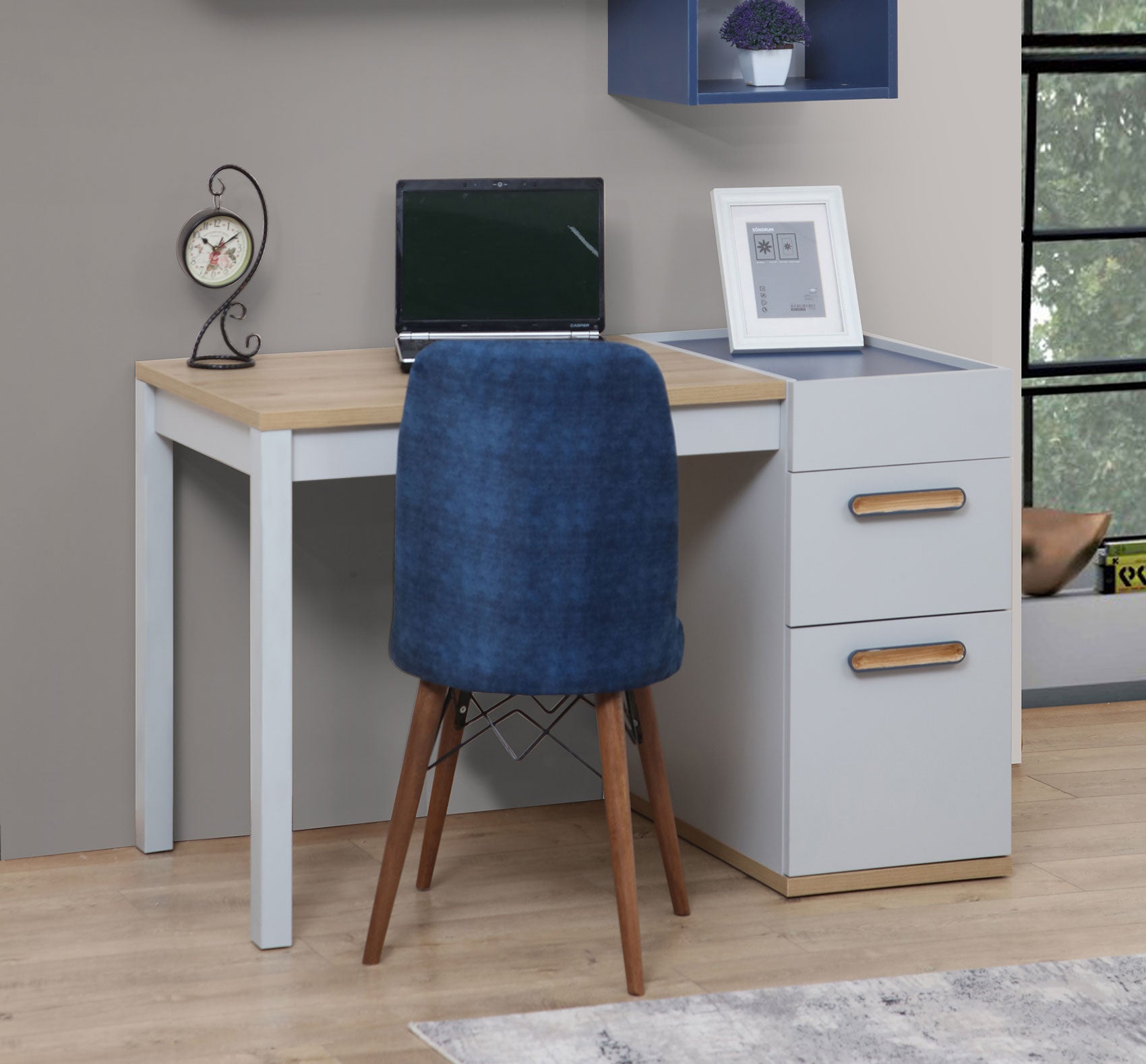 Scrivania porta pc in legno con cassetti colore blu grigio e naturale –  Colly Shop