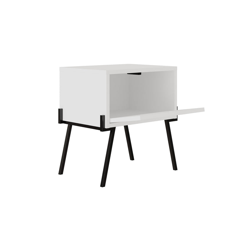 Comodino in legno bianco con anta a ribalta incisa e gambe in metallo nero cm 48x34x51h