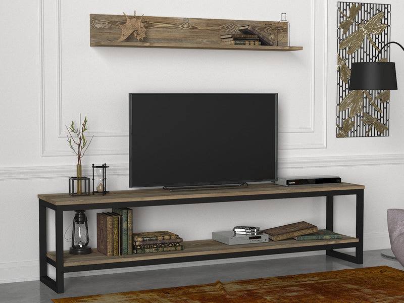 parete da soggiorno con mobile tv e mensola in legno e metallo stile industriale