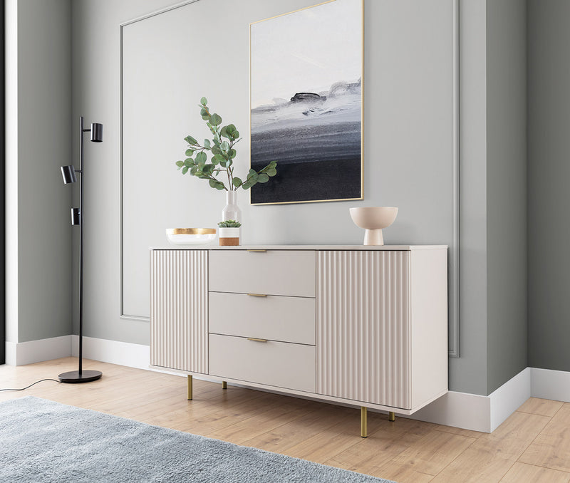 credenza moderna 3 ante 2 cassetti in legno colore Casmere gambe in metallo dorato ante effetto cannettato