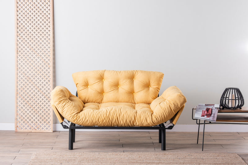 divano moderno 2 posti letto singolo struttura in metallo cuscini in tessuto colore giallo senape
