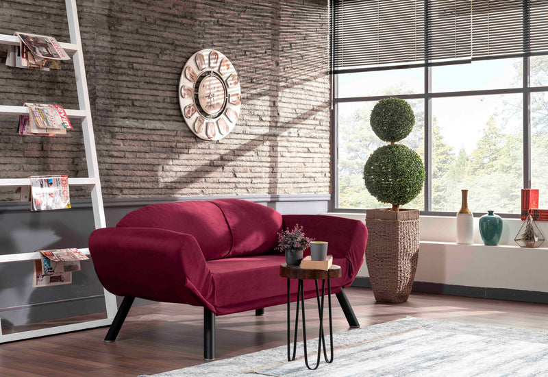 divano 2 posti moderno imbottito e rivestito in tessuto colore rosso struttura in metallo nero