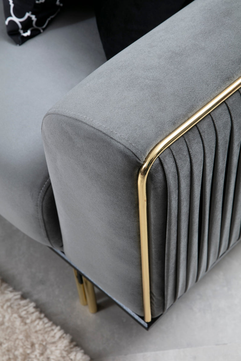 Divano letto elegante 3 posti in tessuto grigio piedi e inserti dorati cm 234x97x78h