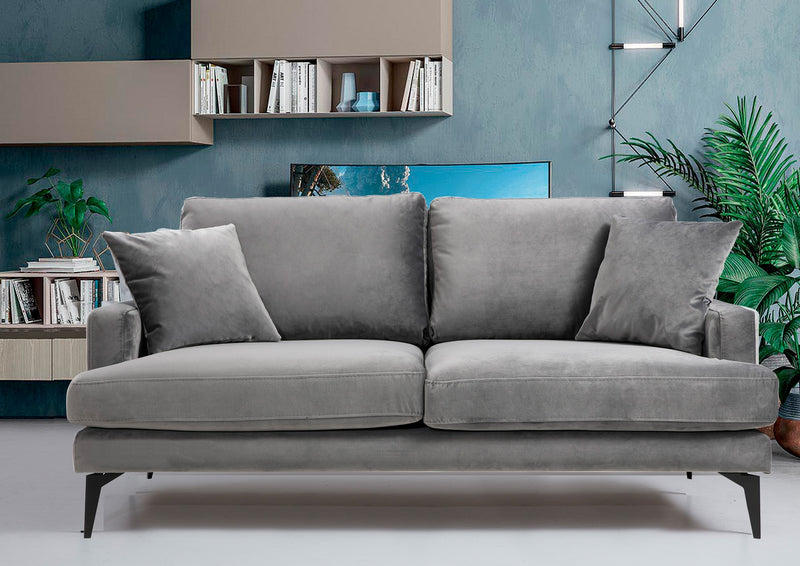 divano da salotto biposto rivestito in tessuto effetto velluto grigio gambe design in metallo nero