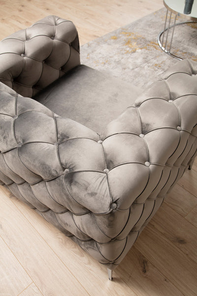 Divano a 3 posti imbottito con effetto capitonnè cm 237x90x73h - vari colori