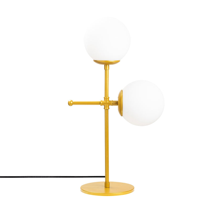 lampada moderna elegante da tavolo struttura ad incrocio in metallo dorato con 2 paralumi a sfera in vetro bianco