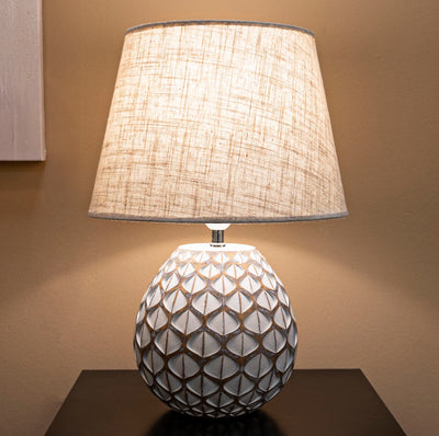 Lampada da tavolo o comodino in resina colore crema stile etnico cm 35x52h
