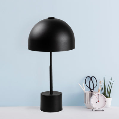 lampada da tavolo design moderno in metallo nero con paralume tondo a cappello parte interna colore oro
