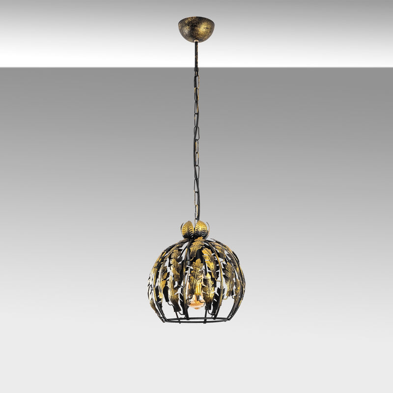 lampadario a sospensione in metallo nero con tocchi oro paralume in metallo sagomato con foglie