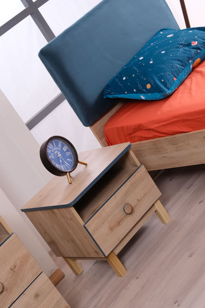Camera completa singola con letto armadio comò e comodini in legno quercia e blu