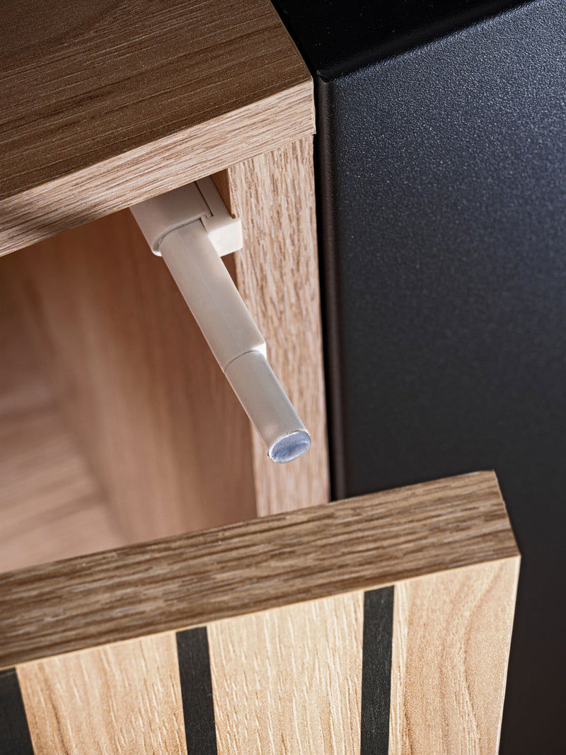 Iklas - Mobile tv basso con biocamino colore quercia con serigrafia a righe nero cm 160x45x52h
