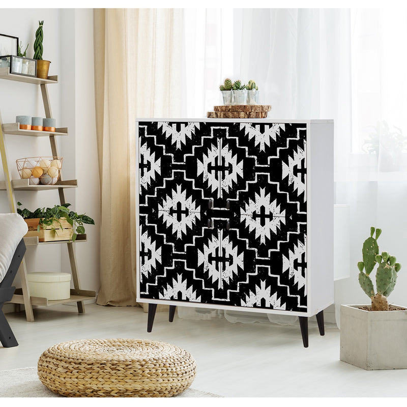 Mobiletto quadrato multiuso in legno con stampa etnica in bianco e nero opaco sulle 4 ante; 4 vani interni. Dimensioni cm 95x36x111h
