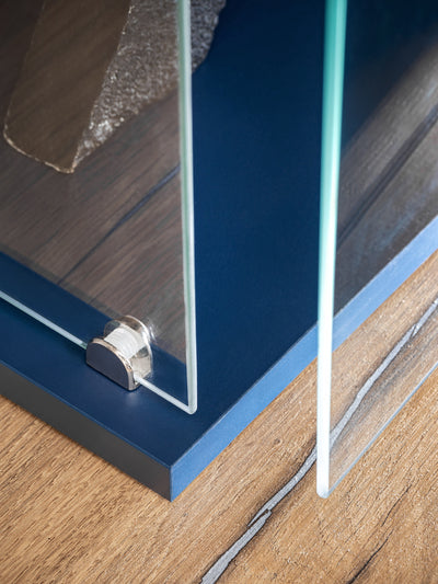 Karina - Parete attrezzata moderna con mobile tv sospeso e vetrina blu cm 210x40x162h
