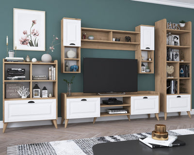 Parete attrezzata con mobile porta TV libreria mensola e mobiletto noce e bianco