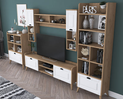 Parete attrezzata con mobile porta TV libreria mensola e mobiletto noce e bianco