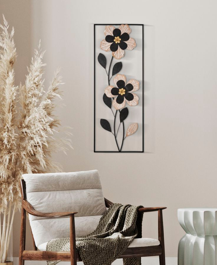 Pannello decorativo verticale con fiori in metallo e legno sagomato cm 27x2x70h