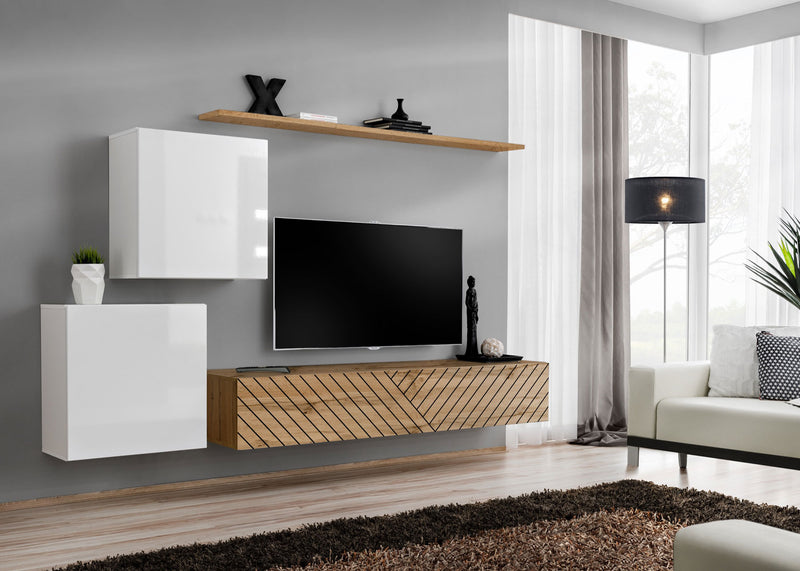parete soggiorno con pensile orizzontale e mensola quercia con fantasia geometrica linee oblique colore nero e cubi bianco