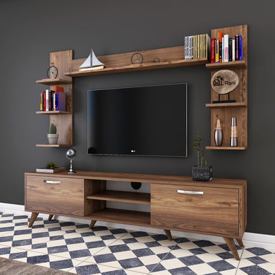 parete soggiorno moderna con mobile tv mensola orizzontale e 2 mensole verticali in legno colore noce