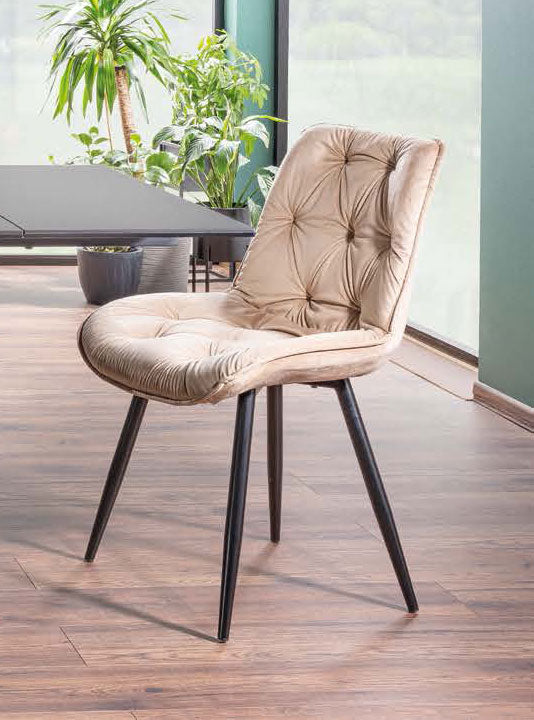 sedia soggiorno moderna rivestita in velluto beige gambe in metallo