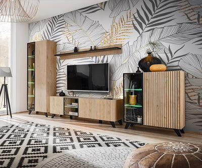 parete moderna soggiorno con mobile tv e vetrine con luci a led e mensola in legno quercia con serigrafia a righe
