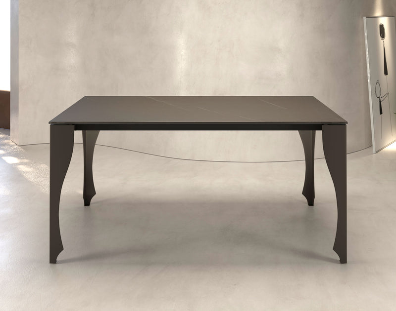 Amery - Tavolo design allungabile gambe sagomate piano in vetro o ceramica - vari colori