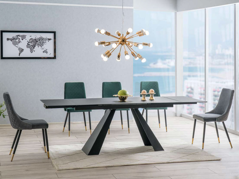 tavolo moderno allungabile struttura in metallo colore nero piano in vetro nero