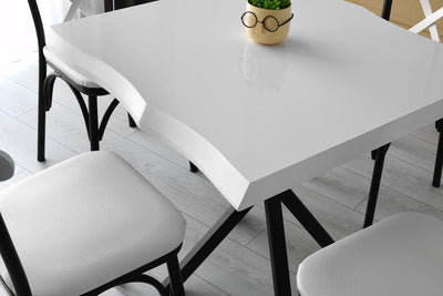 Tavolo moderno quadrato gambe incrociate in metallo piano bordi irregolari cm 80x80x75h