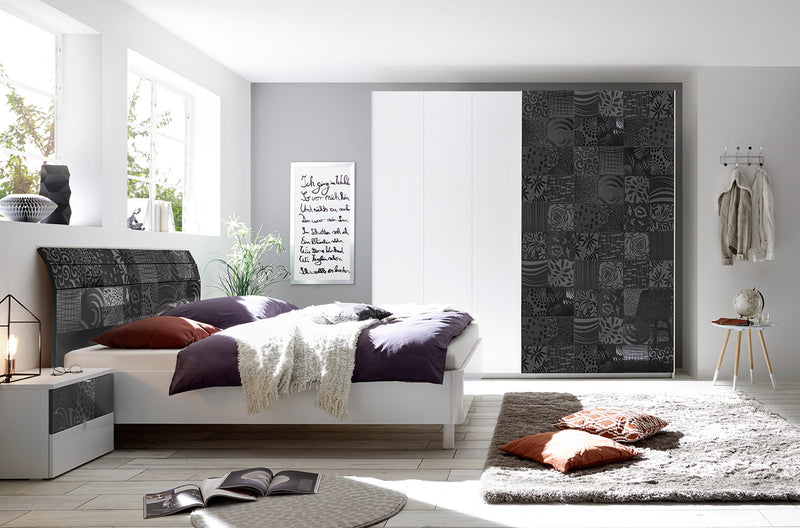 camera completa design moderno in legno bianco con serigrafie grigio lucido