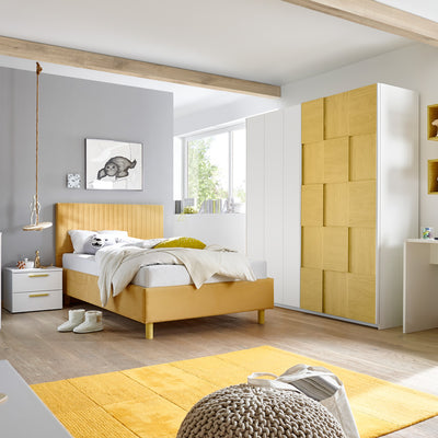 cameretta completa in legno letto armadio e comodino bianco e giallo