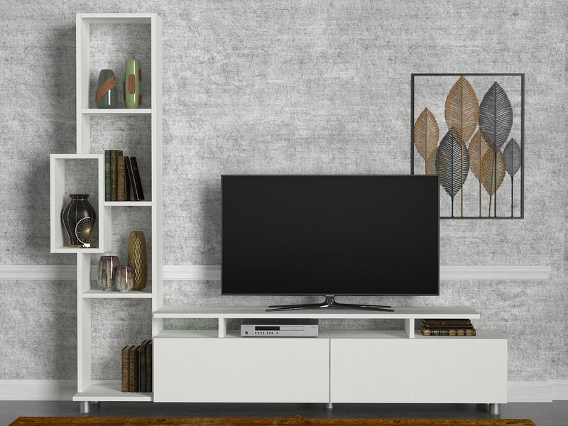 Parete attrezzata in stile moderno in legno colore bianco opaco, composizione unica dotata di mobile tv a 2 ante a ribalta e scaffale libreria a 5 vani a giorni. Dimensioni cm 160x30x167h