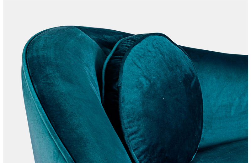 divano biposto con cuscini in velluto colore blu