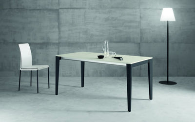 tavolo da pranzo Uniko struttura grigio ardesia RAL 7015 piano nobilitato malta sambuco 202