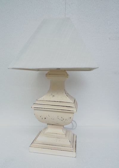 Lampada da tavolo in legno stile shabby chic