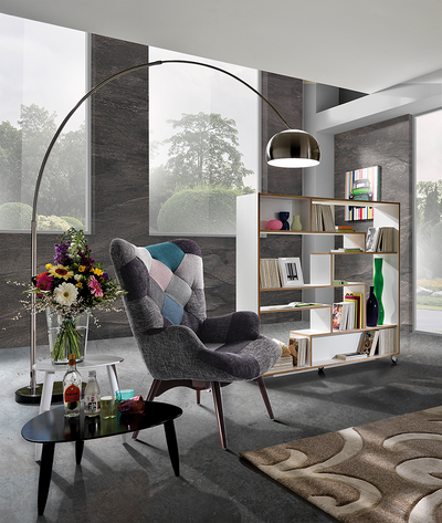 Lampada ad arco moderna in metallo satinato e base in marmo colore nero