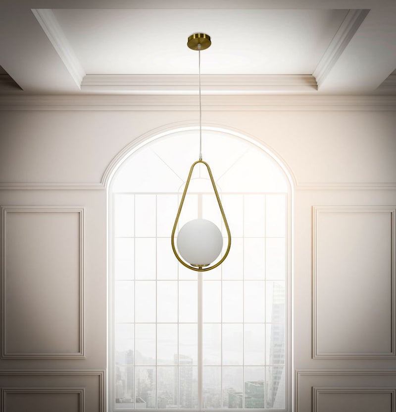 lampadario moderno struttura in metallo dorato paralume in vetro bianco