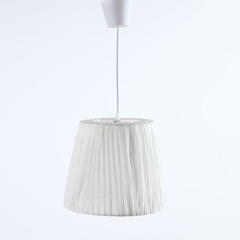 Lampadario shabby chic in tessuto colore ecrù
