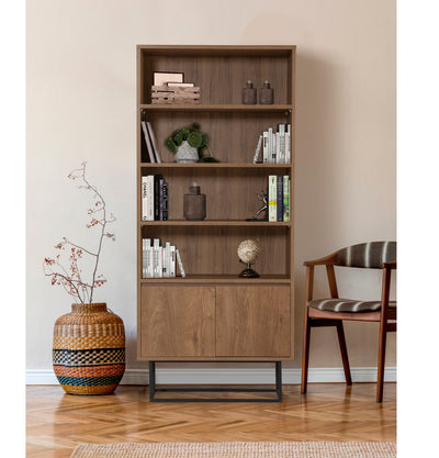 Libreria scaffale alta in stile country in legno color noce scuro opaco con gambe in metallo con due ante