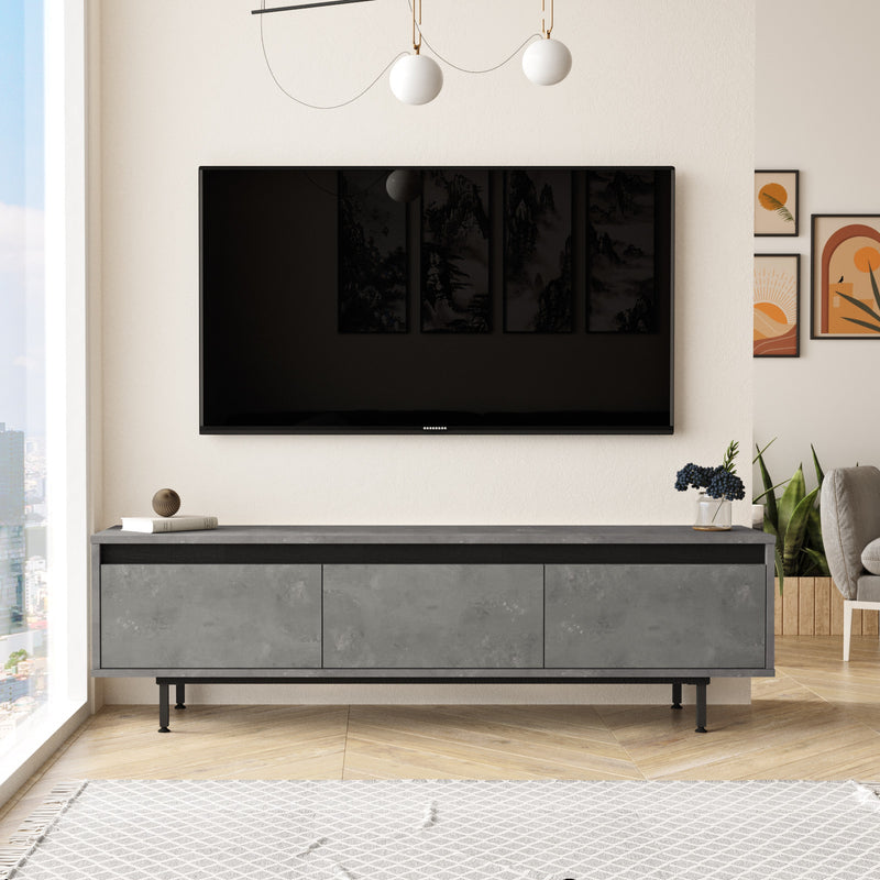 Mobile per tv design moderno rettangolare con struttura in legno e gambe in metallo, colori: antracite opaco effetto pietra e dettagli in nero opaco. 3 ante a ribalta, dimensioni cm 160x35x45h