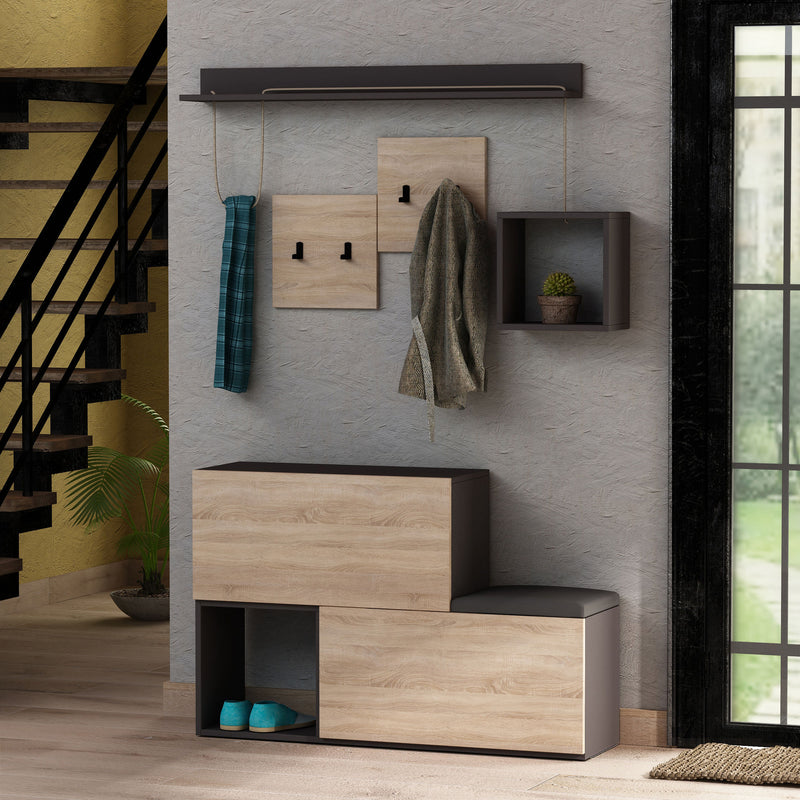 Composizione mobile ingresso in stile moderno e contemporaneo in legno disponibile in 3 diverse colorazioni: antracite opaco e quercia sonoma opaco; bianco opaco; bianco opaco e bianco antico opaco. Composto di: 2 scarpiere, 2 vani a giorno, attaccapanni e mensola