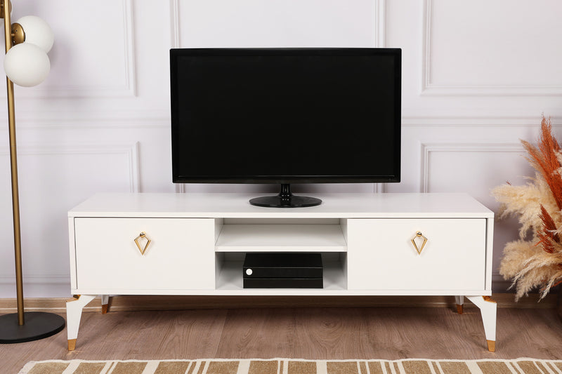 Mobile per tv moderno rettangolare in legno color bianco opaco con maniglie e dettagli sulle gambe in oro lucido. 2 ante a ribalta laterali e 2 vani a giorno centrali. Dimensioni cm 143x40x47h