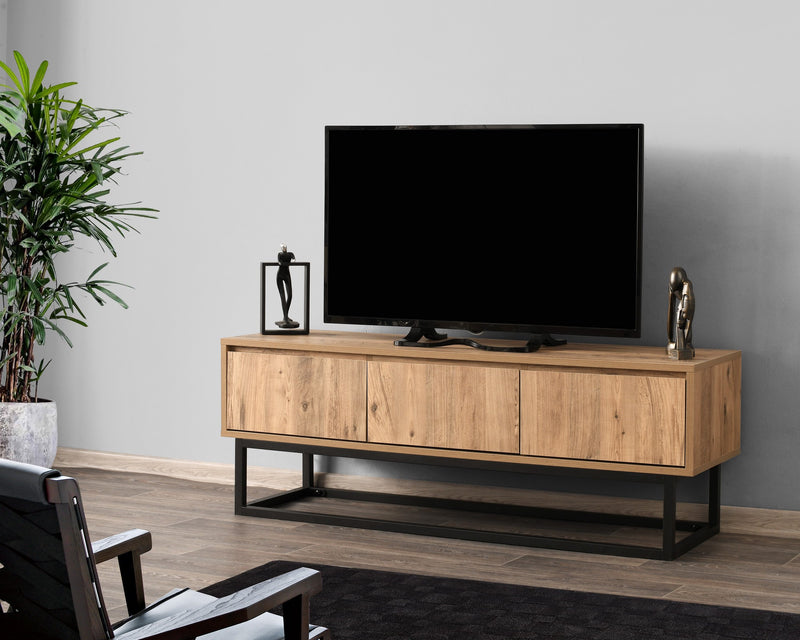 Mobile tv stile industriale con 3 cassetti in legno pino atlantico e gambe in metallo nero opaco, disponibile in due misure