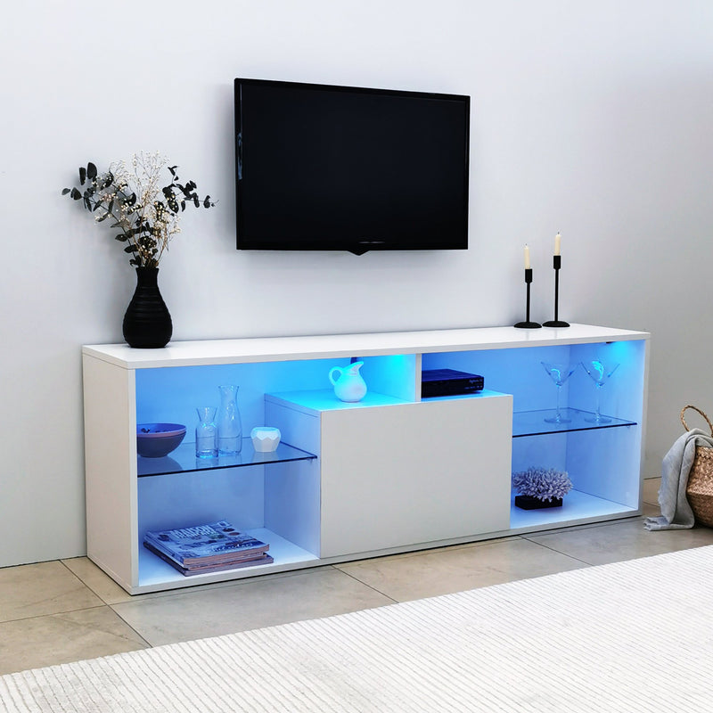 Mobile porta tv in legno design moderno con due ripiani in vetro temperato e striscia luci LED inclusa con telecomando. Il mobile è in legno color bianco opaco