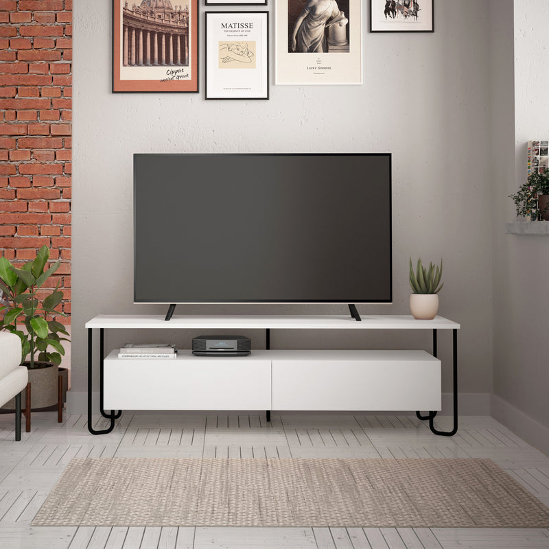 Mobile tv in stile moderno a 2 ante a ribalta e un vano a giorno centrale, design rettangolare con gambe particolari smussate. Colori: bianco opaco e nero opaco e anche antracite opaco e nero opaco. Dimensioni cm 150x42x45h