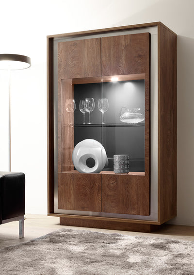 Asmara - Vetrina moderna finitura rovere cognac con mensola in vetro cm 106x50x171h
