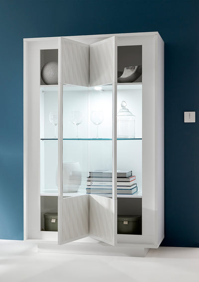 Chantal - Vetrina design moderno da salotto con ripiano in vetro cm 106x50x171h - vari colori