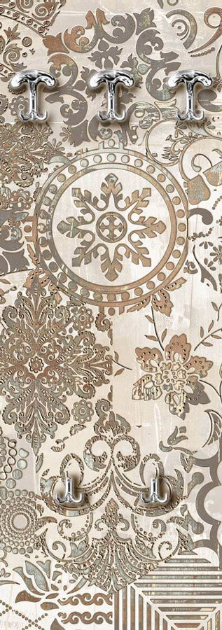 Appendiabiti in legno da parete verticale decorato con arabeschi cm 46x125