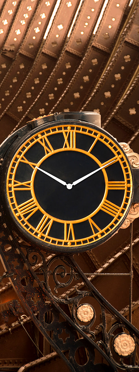 Pannello con orologio da parete  modello da polso nero e oro cm 30x75
