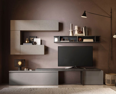 parete moderna living con mobile basso porta tv pensili e libreria colore argilla ardesia e piombo