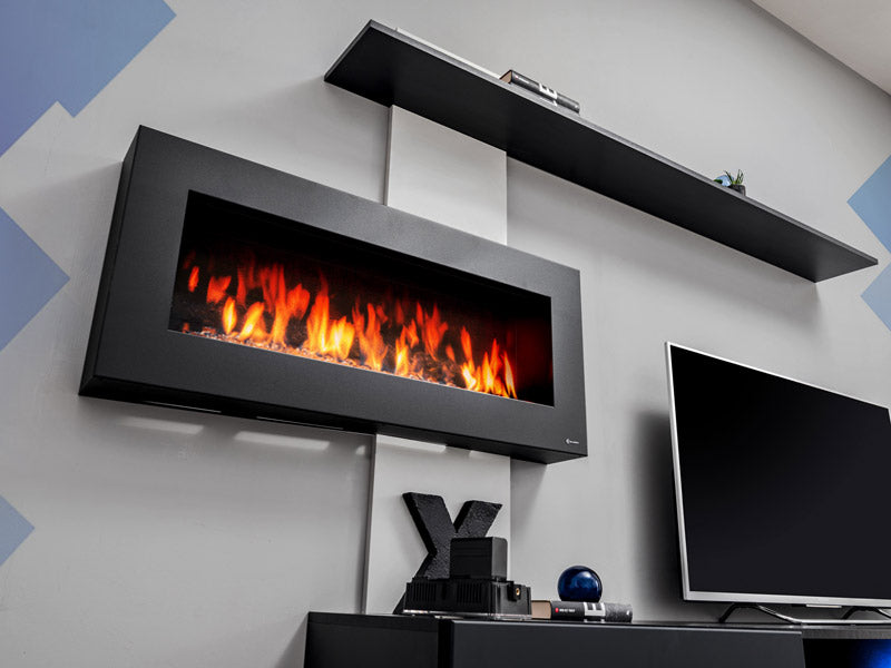parete moderna attrezzata in legno colore nero con biocamino e mensola