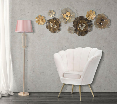 Poltrona moderna a forma di fiore rivestita in velluto colore crema cm 85x70x88h